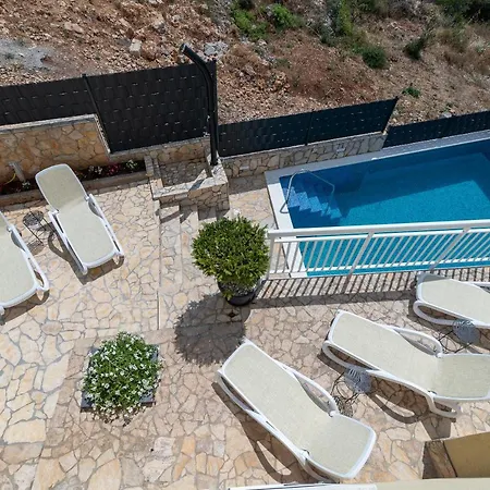 Kapetan Apartment *