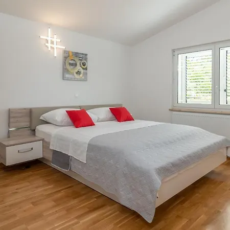 Kapetan Apartment *
