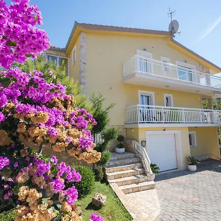 Kapetan Apartment *