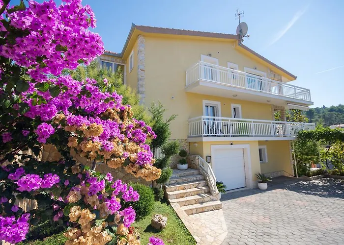 Kapetan Apartment *